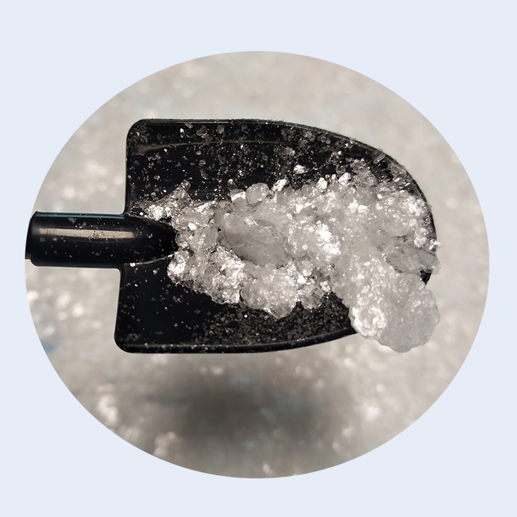 Oily flakes boric acid 99 / 50%